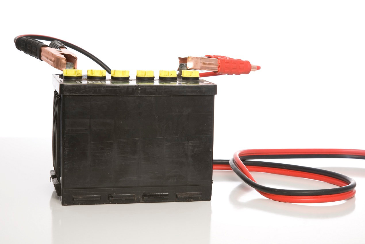 Porównanie akumulatora do samochodu ciężarowego i osobowego